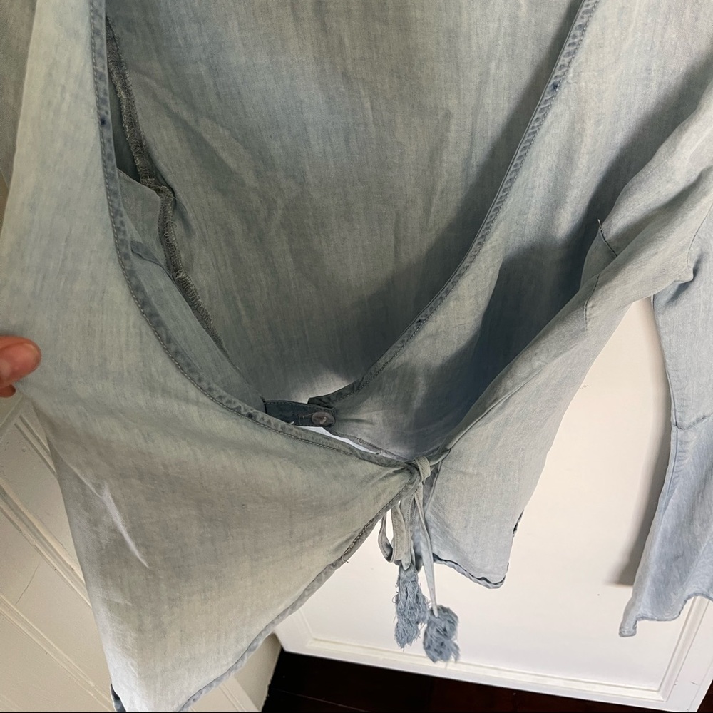 Adorable F21 wrap top - Picture 3 of 4